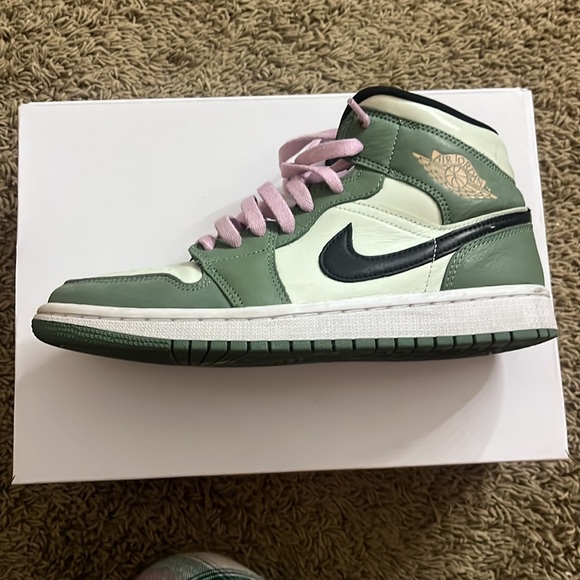 best jordan 1s under 300